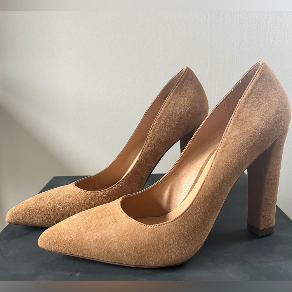Steve Madden Pointed Toe Tan Suede Pumps